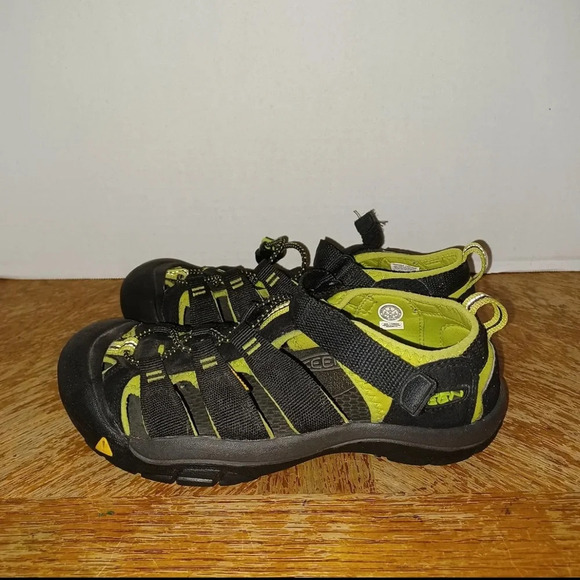 Big Kids Keen Trail Rugged Toggle Pulls Sandals Black Poison Green Shoes US 5. - Picture 2 of 9